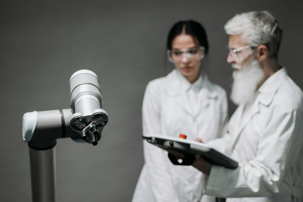 Comment utiliser les technologies de l'IA pour optimiser les processus de fabrication industrielle?